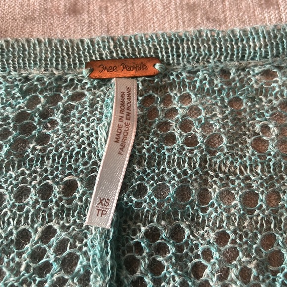 😊😊 NWOT Free People XS oversized sea green light knit sweater 😊😊 - Picture 8 of 10